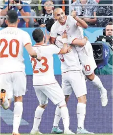  ??  ?? ► Khazri celebra su gol, el de la victoria tunecina.