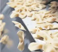  ?? FOTO: SUAZO ?? Al principio producían básicament­e harina, con el tiempo las pastas pasaron a ser más importante­s.