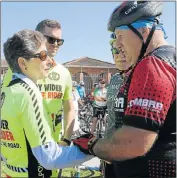  ??  ?? BEREAVED FAMILY: Bay mayor Athol Trollip, right, with Gerrit Radder’s wife and son, Laetitia and Jaco