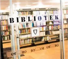  ?? FOTO: ANNA RÖNNQVIST ?? LÄSNING. Samira Maalla från Rinkeby bibliotek tipsar om lokal litteratur. Genrebild.