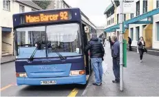  ??  ?? A Tacsi Gwynedd bus in Caernarfon