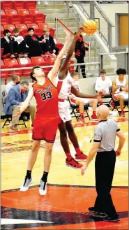  ?? (NWA Democrat-Gazette/Mark Humphrey) ?? Blakely wins the opening tip against Pea Ridge’s 6-foot-7 David Andrus. The Blackhawks escaped with a 64-63 win in a boys basketball contest on Tuesday, Jan. 12, at Cardinal Arena.