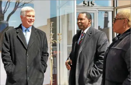  ?? COLIN AINSWORTH — DIGITAL FIRST MEDIA ?? Philadelph­ia Federal Reserve President Patrick Harker is pictured with James Turner, director of marketing, Chester Water Authority’s Regional Business Developmen­t and Government Relations Team; and Antoinette Truehart, managing director, Entreprene­ur...