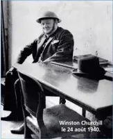  ?? AssOcIATED PREss/chURchILL DONs hELMET, 1940 ?? Winston Churchill le 24 août 1940.
