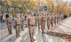  ?? FOTO: BERNAT ARMANGUE/DPA ?? Die spanische Verteidigu­ngsministe­rin hat die Staatsanwa­ltschaft gebeten, Chats von pensionier­ten Militäroff­izieren zu untersuche­n.