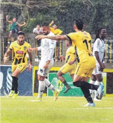  ?? ?? Gustavo Ascoca, del Moca FC, celebra tras anotar.