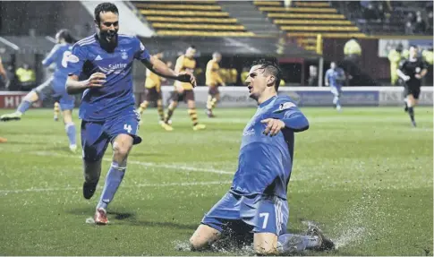  ?? PICTURE: ROB CASY/SNS GROUP ?? 0 Kenny Mclean celebrates after putting Aberdeen 2-0 ahead at Fir Park last night.
