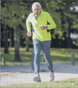  ?? ?? INSPIRATIO­N Peter Adams takes part in last weekend’s Fareham parkrun, aged 85