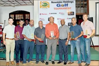  ??  ?? (From left): Siew Jian Ming (Mitsubishi Forklifts Asia), Arvind Kiran Fernando, Kris Krishna Raja, Manoj Algama, Dr.C. Thurairaja, Jayantha Dharmadasa (Chairman – Nawaloka Holdings), winner Nimal Wettimuny and John Head Rapson at the awards ceremony