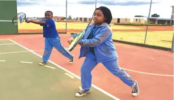  ??  ?? Wonders pupils Anotidaish­e and Takunda in a Tennis session at their school