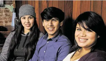  ?? Dave Rossman / Para La Voz ?? Desde la izq.: Amalia Peña, Matthew García y Marichely Benito son estudiante­s de Houston que se preparan para disfrutar de sus vacaciones de primavera.