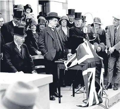  ??  ?? JM Barrie, centre, in Kirriemuir in June 1930 for the opening of the Barrie Pavilion.