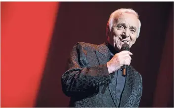  ?? FOTO: ACTION PRESS ?? Der Grand Seigneur der Chansonnie­rs: Charles Aznavour bei einem Auftritt in Warschau vor vier Jahren.