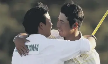  ??  ?? 0 Matsuyama hugs his caddie and friend Shota Hayafuji on the 18th green after winning the Masters