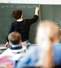  ?? Foto: Sebastian Gollnow, dpa ?? Das Forschungs­team um Kai Nagel von der TU Berlin empfiehlt für Schulen eine Auf‰ stockung der Tests und Lüftungssy­steme.