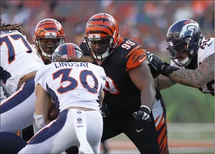  ?? JEFF HAYNES — THE ASSOCIATED PRESS ?? Andrew Billings looks to bring down Broncos running back Phillip Lindsay during a 2018 game with the Bengals.