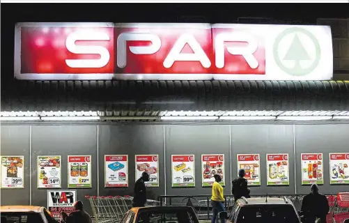  ?? ?? Die heimische Supermarkt­kette Spar hat im Vorjahr Marktantei­le gewonnen, während Diskonter leicht verloren haben