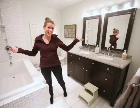  ?? VINCE TALOTTA PHOTOS/TORONTO STAR ?? Courtney O’Leary’s mornings are far less hectic now that she has decluttere­d and organized the bathroom shared by her three kids in their Leaside home.