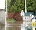  ??  ?? Acqua alta L’allagament­o di ieri