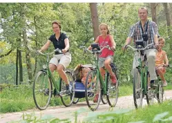  ??  ?? Eine Veranstalt­ung für die ganze Familie ist die Viertages-Radtour zum Limburgisc­hen Spargel.