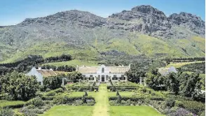  ?? QUOIN ROCK ?? Das Stellenbos­ch Weingut Quoin Rock erstreckt sich inmitten des idyllische­n Knorhoek Valley am Simonsberg.