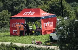  ?? PA PHOTOS. ?? The Rapid Relief Team deployed its striking red tent to the site, to provide food and drink for the emergency services. M&S donated food.