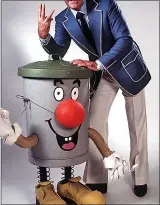  ??  ?? ‘TRICKY’: Ted Rogers with Dusty Bin