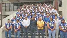  ?? ?? RETO. Ángel Esparza fue presentado como head coach de los Lobos de la Universida­d Autónoma de Coahuila.