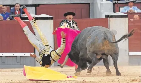  ?? // EFE ?? Gómez del Pilar resultó herido en la portagayol­a al sexto toro de José Escolar