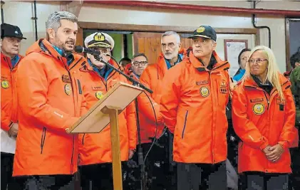  ??  ?? Continente blanco. Marcos Peña preside ayer el acto por los 50 años de la creación de la Base Marmabio.