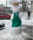  ??  ?? A snowman outside Macaris takeaway in Clondalkin, Dublin. Photo: Gareth Chaney