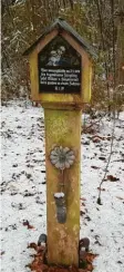  ??  ?? An ein Unglück vor 160 Jahren erinnert dieser Bildstock westlich von Ursberg.