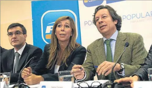  ?? TONI GARRIGA/ EFE ?? José Luis Ayllón, Alicia Sánchez-Camacho y Carlos Floriano ayer en la reunión de la cúpula del PP catalán