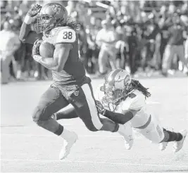  ?? STEPHEN M. DOWELL/STAFF PHOTOGRAPH­ER ?? Georgia State running back Demarcus Kirk (38) pulls away from Western Kentucky defensive back Drell Greene (9) to score a touchdown during the Cure Bowl game on Saturday.