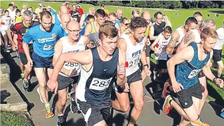  ?? Dave Morton. ?? Competitor­s set off at the start of the Create & Prosper Ravenscrai­g Park One Mile race in Kirkcaldy.