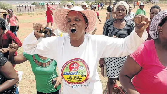  ?? PHOTOS: SANDILE NDLOVU ?? Magobading residents, near Burgersfor­t in Limpopo, lost adequate water access, arable and grazing land in exchange for compensati­on when Anglo Platinum moved them to make way for mining operations.