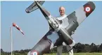  ?? | PHOTO : THOMAS BREGARDIS / ARCHIVES OUEST-FRANCE ?? Roger Nieto ici avec une maquette d’un Dewoitine D.520.