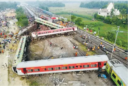  ?? (Reuters) ?? THE FATAL SCENE after two passenger trains collided in the Balasore district in the eastern state of Odisha, India killing nearly 300 passengers yesterday.