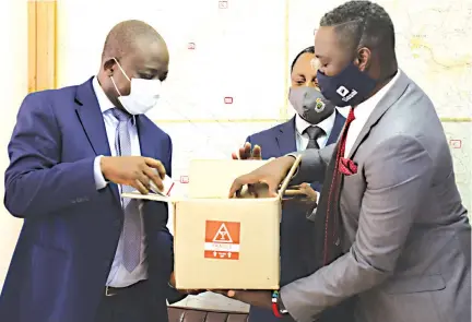  ?? — ?? Health and Child Care Deputy Minister Dr John Mangwiro (left) receives chemothera­py medicines from Maisha handed over by Cassav a Health-tech chief operations officer Denver Phiri (right) while the ministry’sacting permanent secretary Dr Gibson Mhlanga (centre) looks on in Harare last Friday. Picture: Memory Mangombe