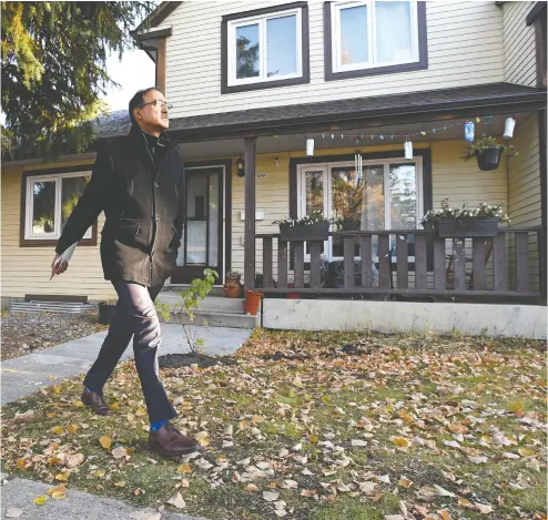  ?? Ed Kaiser / Postmedia News ?? “When you look at the history of (these ridings) there’s a strong presence of progressiv­e people, people who do not vote Conservati­ve,” says Amarjeet Sohi, Liberal candidate for Edmonton Mill Woods.