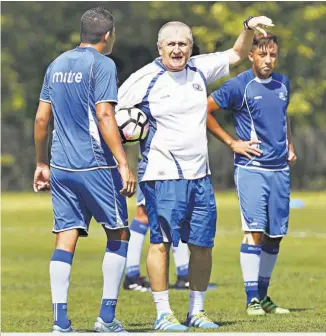  ??  ?? PRIVADO. Lara trabajó a puerta cerrada antes del juego de hoy ante Trinidad y Tobago.