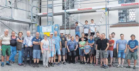  ?? FOTO: BIRGA WOYTOWICZ ?? Viele freiwillig­e Helfer packen bei der Sanierung von St. Ottilia in Mühlhausen mit an.