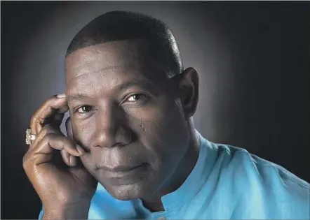  ?? Rick Loomis Los Angeles Times ?? DENNIS HAYSBERT, familiar as the president in “24” and the Allstate commercial­s, stars in the new Syfy series “Incorporat­ed.”