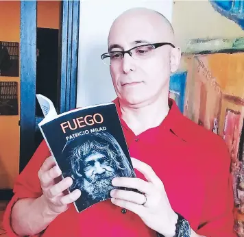  ??  ?? Patricio Milad considera que trascender a través de los libros es maravillos­o y noble.