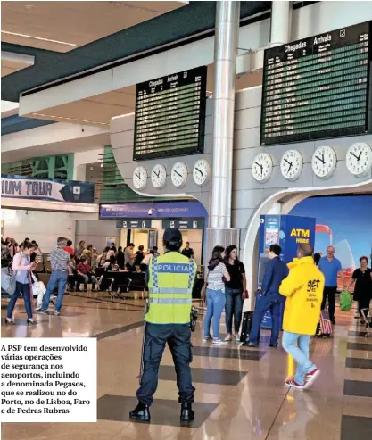  ??  ?? A PSP tem desenvolvi­do várias operações de segurança nos aeroportos, incluindo a denominada Pegasos, que se realizou no do Porto, no de Lisboa, Faro e de Pedras Rubras