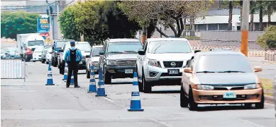  ?? FOTOS: EL HERALDO ?? El tyáico aumentó en las calles de la ciudad a tesay de que solo ciycula un dígito.