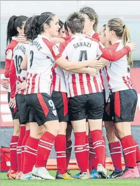  ?? FOTO: JUAN ECHEVERRÍA ?? Las rojiblanca­s abrirán el año con el derbi frente a la Real en Lezama