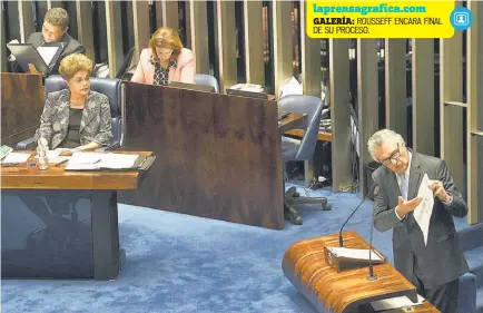  ??  ?? Defensa. Dilma Rousseff, izquierda, escucha una pregunta del senador Ronaldo Caiado durante la jornada de ayer.