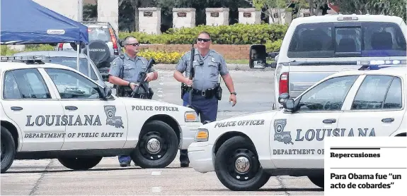  ?? REUTERS ?? Agentes de la policía de Luisiana bloquean el paso en la zona cercana donde se registró el tiroteo que dio muerte a 3 efectivos.