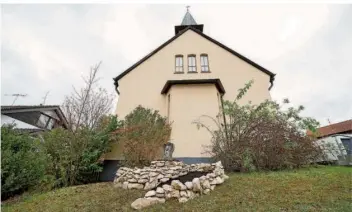  ?? FOTO: SILAS STEIN/DPA ?? In der Pauluskirc­he von Albstadt dürfen sich Tierfreund­e bald von ihren Lieblingen verabschie­den.